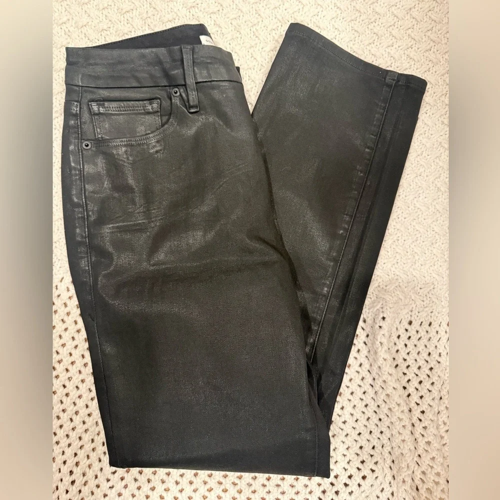 NWOT GOOD AMERICAN WOMENS 8/29 SHINY BLACK SHIStraight-Leg Jeans